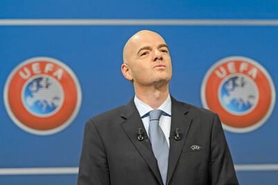 Secretario de la UEFA quiere dirigir a la FIFA