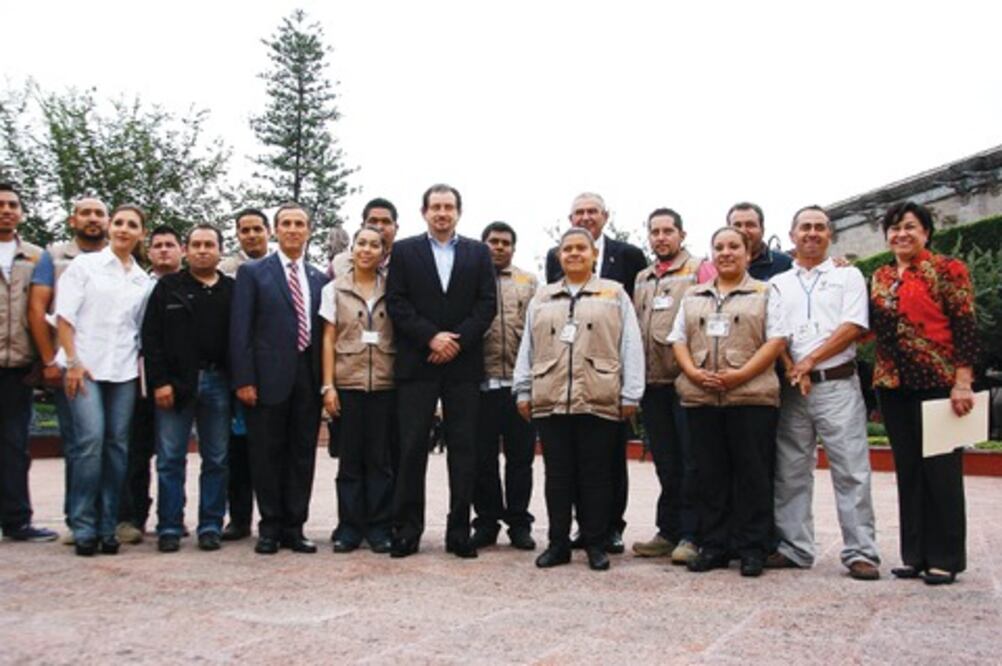 Reconocen labor de médicos