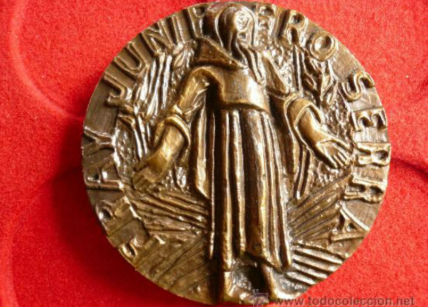 Entregan medalla Fray Junípero Serra