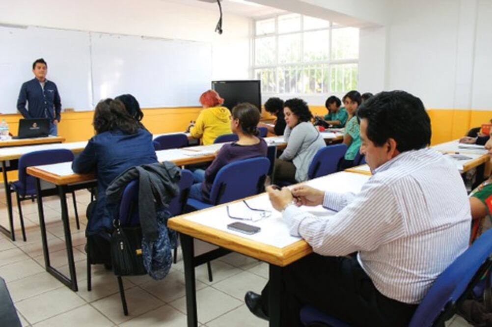 Congreso fortalece ideas de egresados 