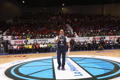 Entregan 4 mdp en equipo deportivo