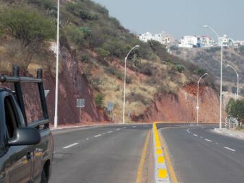 Comienzan trabajos de demolición de roca 