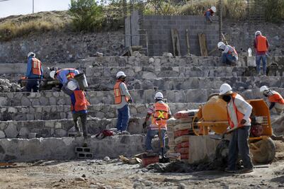 Trabajadores de la construcción seguirán usando cubrebocas