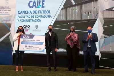 Francisco Domínguez entrega cancha de futbol 5 a la UAQ