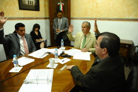 Aprueban crear Instituto de la Mujer