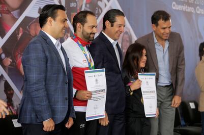 "Deportistas, orgullo y ejemplo para Querétaro": Domínguez Servién