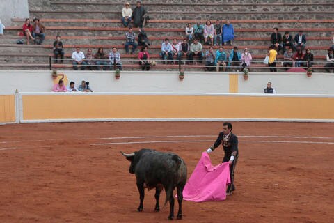 Díaz Quinto toca pelo en Juriquilla