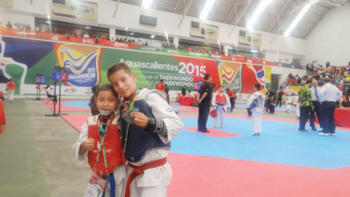 Hermanos Mejía logran plata en TKD