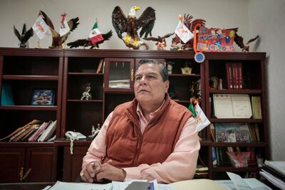 Enfrentan desconfianza aspirantes a partido