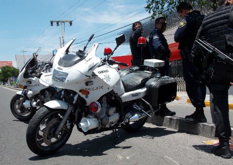 Mujer arrolla a motociclista de la PoEs