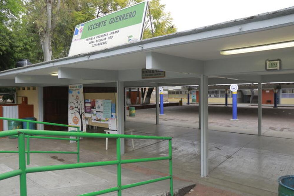 El coordinador general de la Unidad de Servicios para la Educación Básica en el Estado de Querétaro, Enrique de Echávarri Lary, informó que el personal de la institución siguió los protocolos de seguridad establecidos. (CESAR GÓMEZ. EL UNIVERSAL)