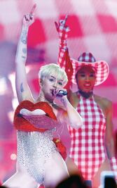 Miley,“La perra mala”, vuelvealosescenarios