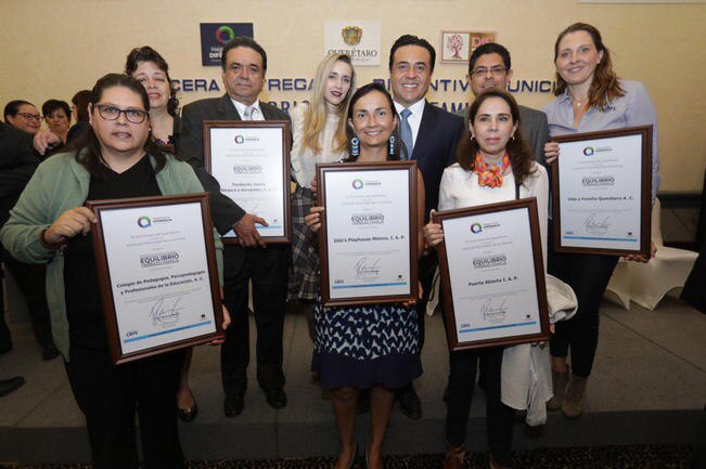 Ejemplo empresarial; reconocen a 43 organizaciones por mejoras laborales