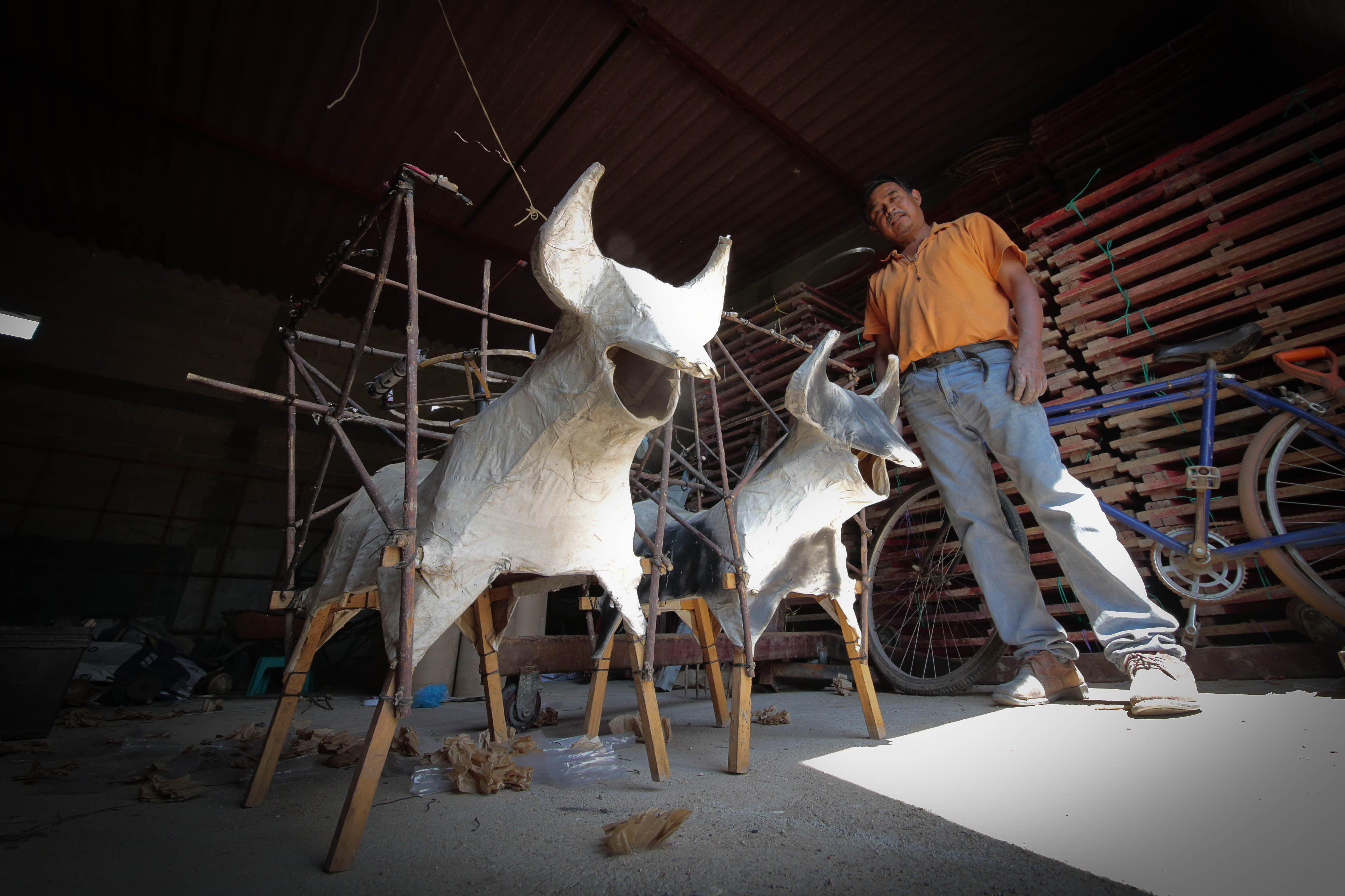 Las fiestas patrias es una de las temporadas de más trabajo para los polvorines de Boxasní, en Cadereyta de Montes (VÍCTOR PICHARDO)