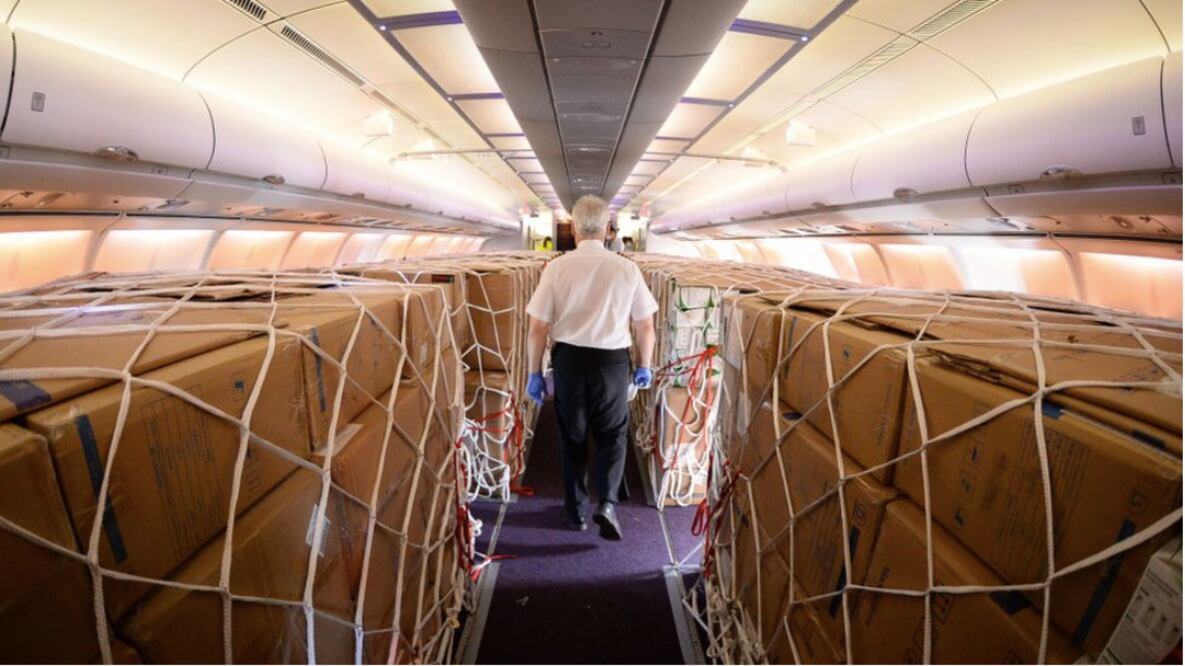 Cómo será la compleja misión de distribuir por avión la vacuna contra el coronavirus