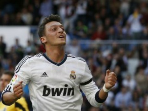 Sorprende salida de Ozil