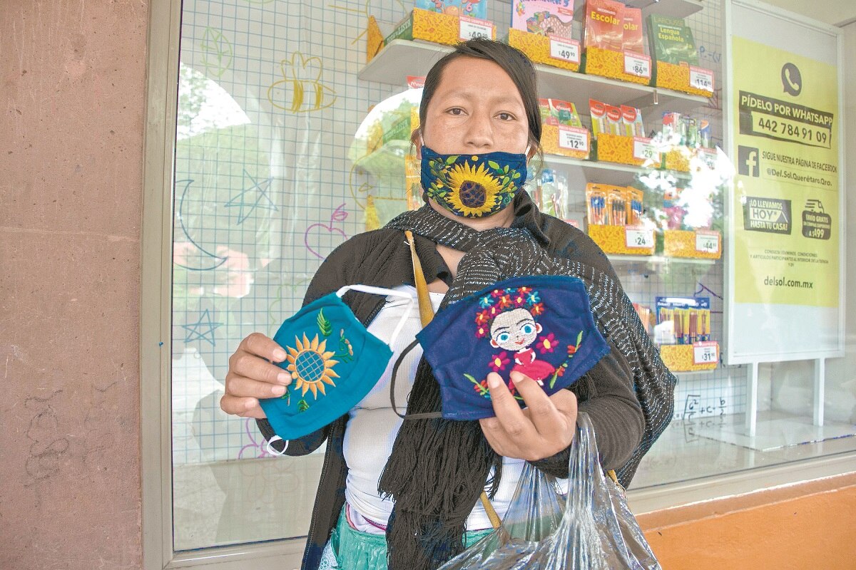 Artesanas sobreviven vendiendo tapabocas