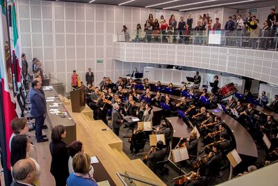 Filarmónica llena con huapango el Congreso