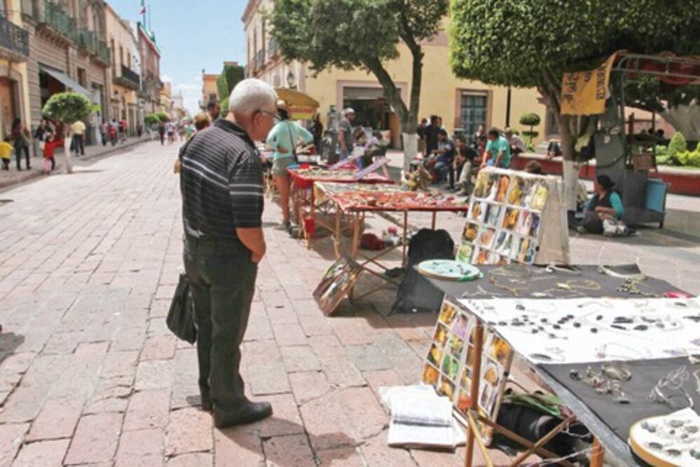 Joyería artesanal adorna el centro