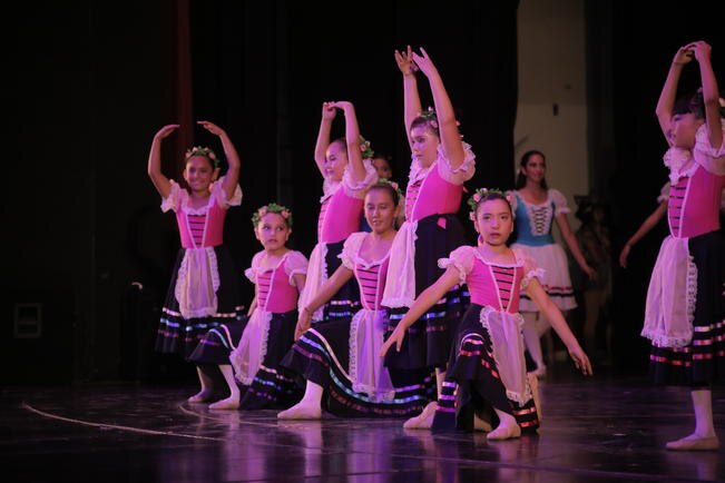 Hermoso ballet de estudiantes