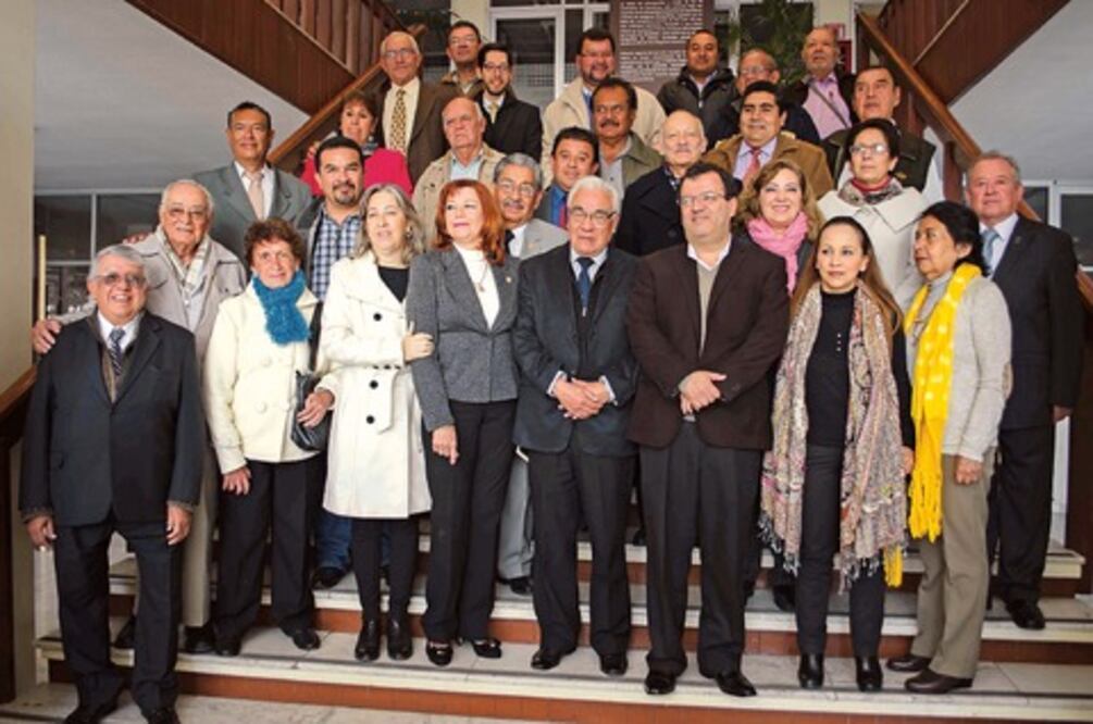 Cronistas reeditan libros de tradiciones