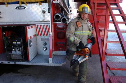 Pide gobernador a Finanzas aumente apoyo a bomberos