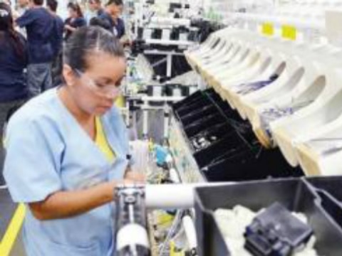 Suman 370 mil empleados informales 