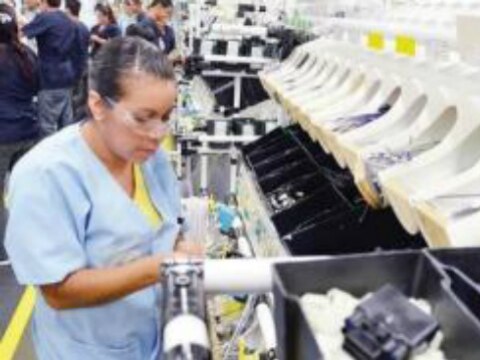 Suman 370 mil empleados informales 