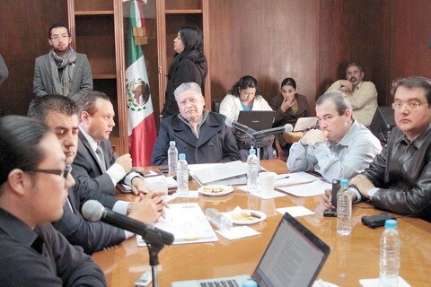 Aprueban reforma política en comisiones