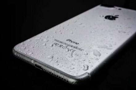 ¿Qué hacer si se moja tu celular?