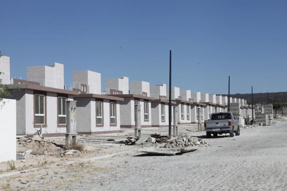 La Secretaría de Desarrollo Sustentable de San Juan del Río informó que el municipio tiene una superficie un millón 377 mil 225 metros cuadrados para la construcción de casas; además se otorgaron 16 dictámenes para nuevas industrias.