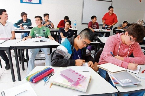 PAN signa convenio para que militantes cursen una carrera