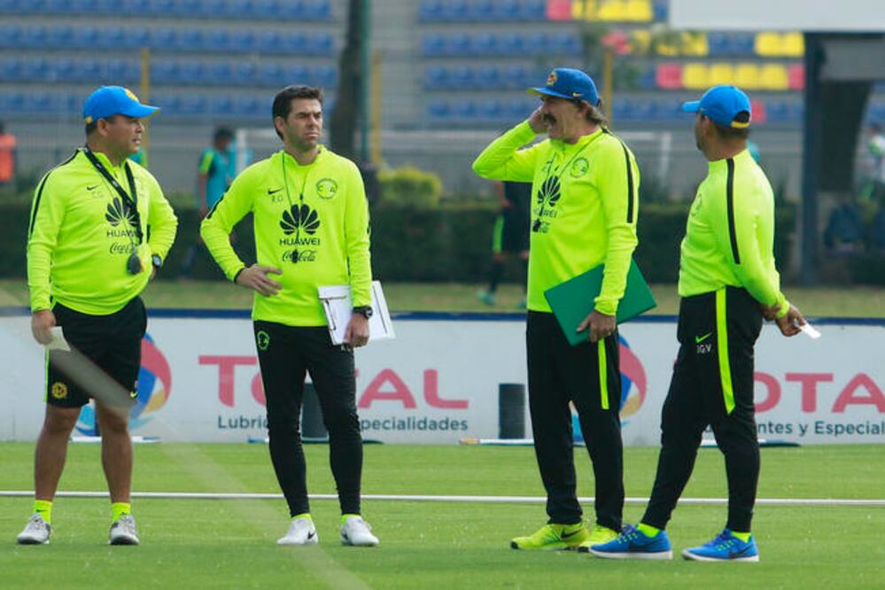 Ricardo Antonio La Volpe no ha podido todavía alcanzar un título con las Águilas en su centenario; el “Bigotón” quedó fuera del torneo de Copa MX y del Mundial de Clubes, sólo le queda la Liga (ÁLVARO PAULIN. IMAGO7)