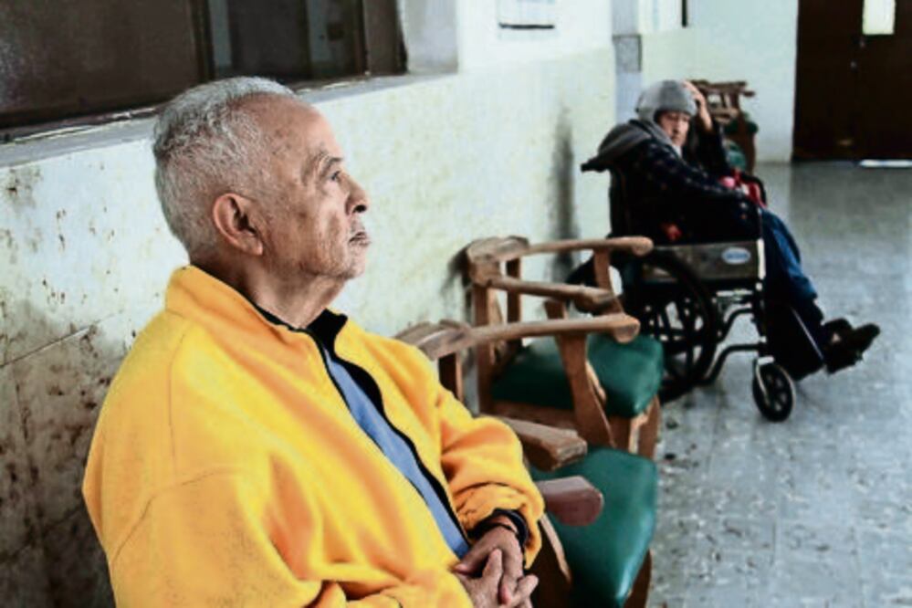 Se reúne Raúl Orihuela con adultos mayores