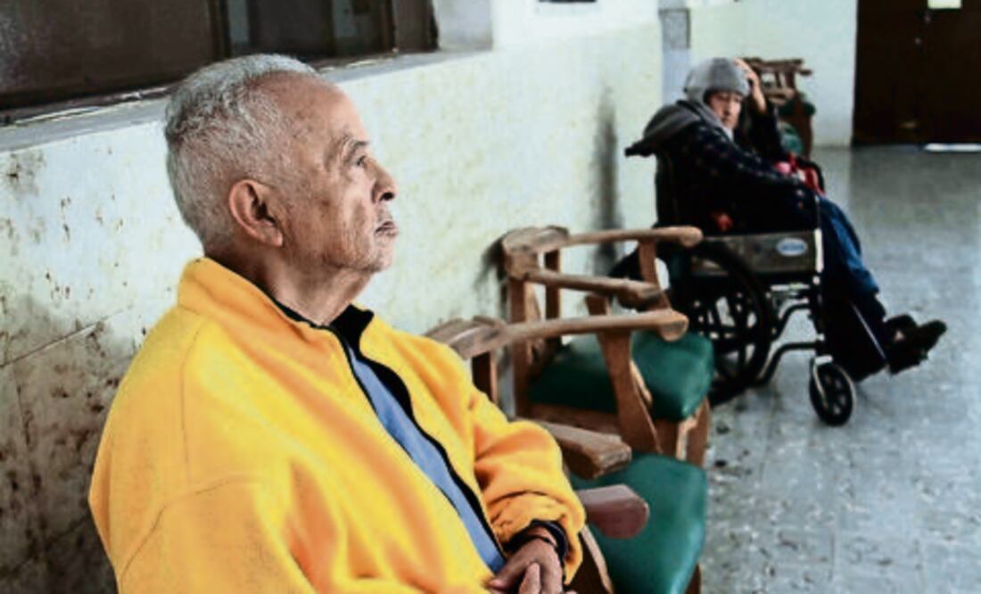 Se reúne Raúl Orihuela con adultos mayores