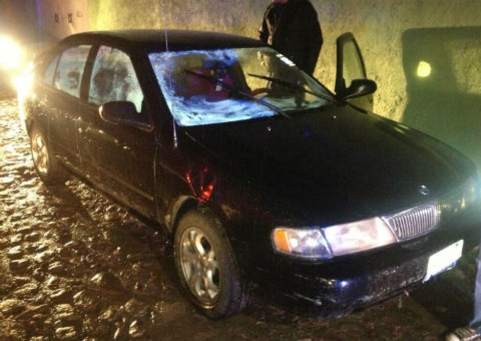 Le roban el vehículo con su hijo a bordo 