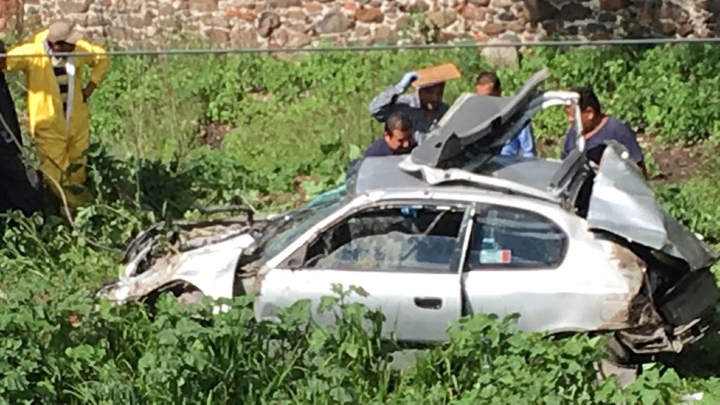 Muere al caer en dren