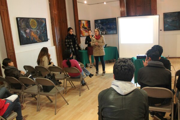 Imparten capacitación en comunicación