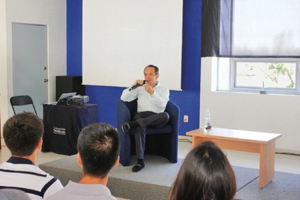 Jóvenes aprenden de expertos