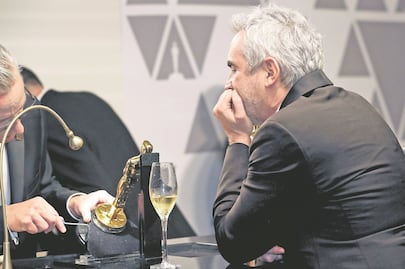 Alfonso Cuarón festeja a ritmo de Juan Gabriel