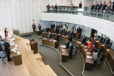 PAN propone revisar aguinaldo de diputados