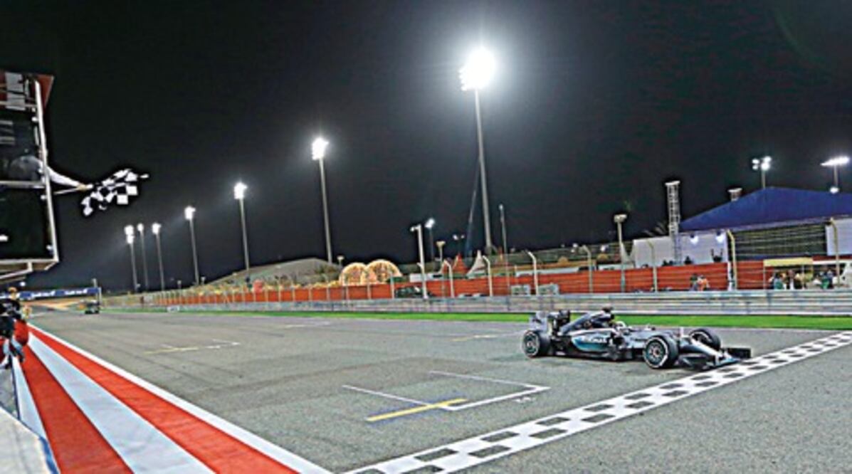 Hamilton amplía su ventaja