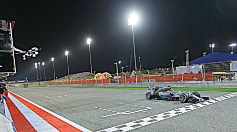 Hamilton amplía su ventaja