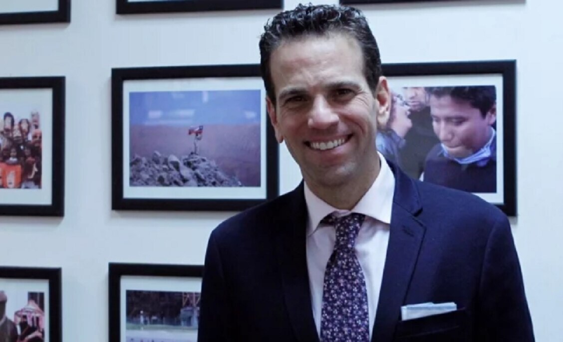 SFP pide información a Carlos Loret de moches en Pemex para campaña de Peña Nieto