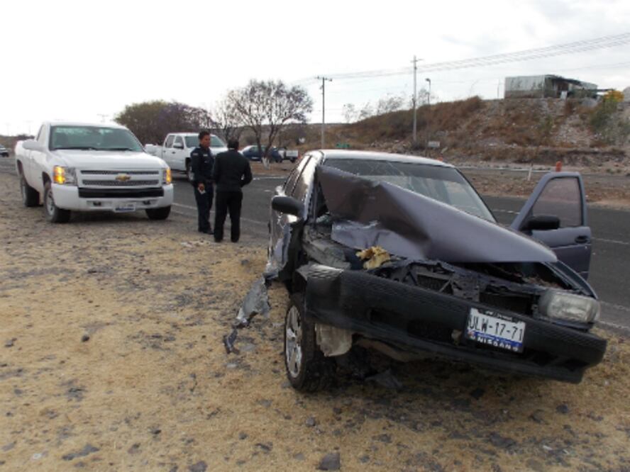 Chocan camioneta de Cereso y auto
