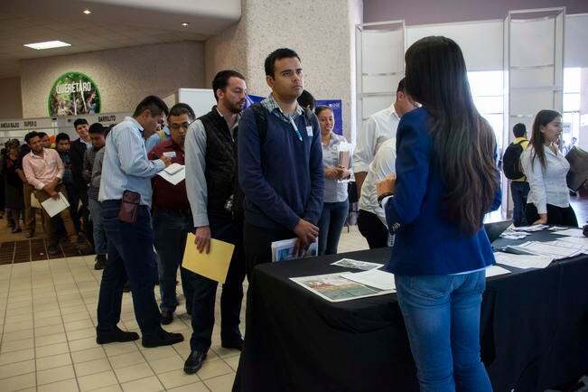 Turismo y comercio albergan a 57% de jóvenes con empleo