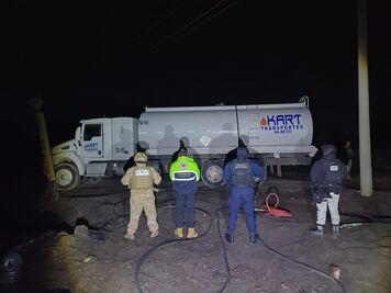 Aseguran pipa con 200 litros de hidrocarburo y localizan toma clandestina en San Juan del Río