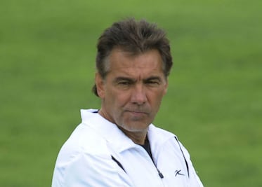 Carlos de los Cobos, fuera de Gallos Blancos