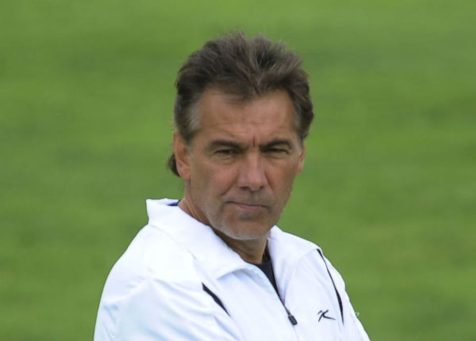 Carlos de los Cobos, fuera de Gallos Blancos