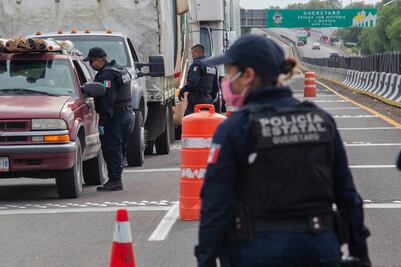 Detienen a 2 con drogas; intentan dar soborno 